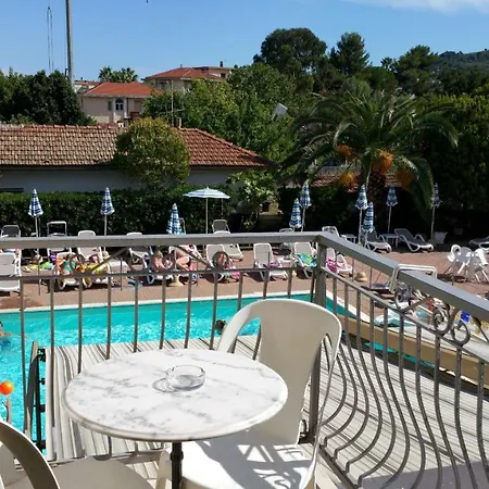 Delle Mimose ホテル ディアーノ・マリーナ